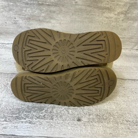 UGG Australia Short Boots Sz 6 Sheepskin Fold Over Boot Tan Cream Winter - Picture 3 of 7